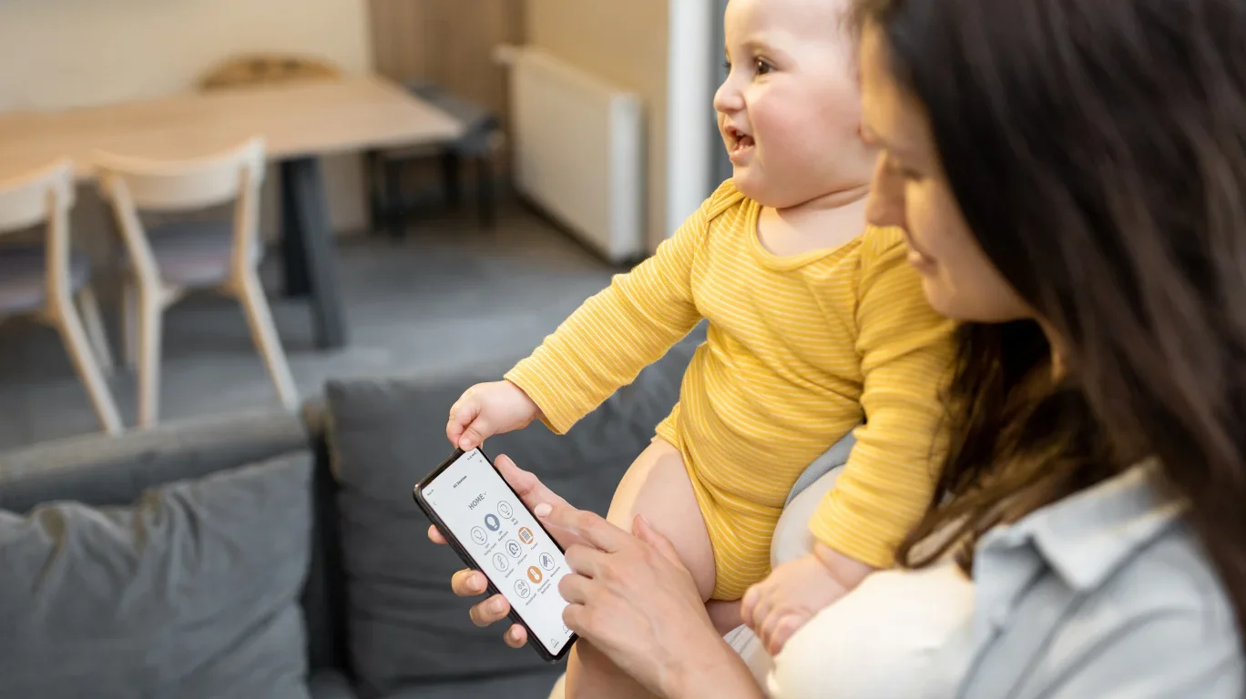 Phụ nữ sau sinh dùng điện thoại có sao không?