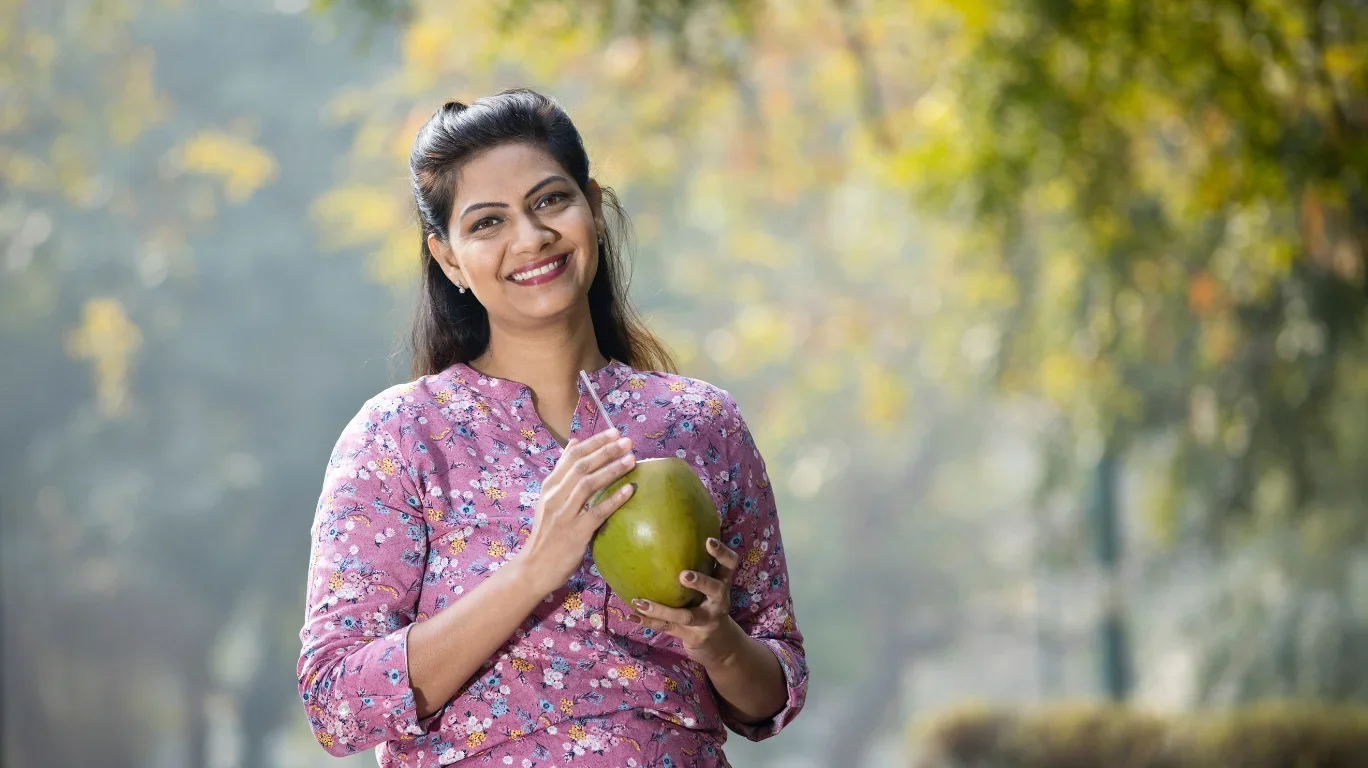 Mẹ cho con bú uống nước dừa được không?